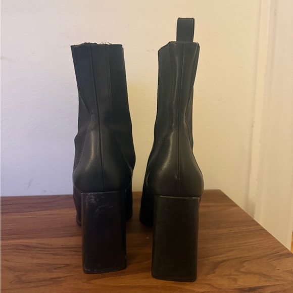 Black leather ankle boots - Picture 4 of 8